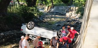 Balıkesir'de dere yatağına devrilen otomobilin sürücüsü yaralandı