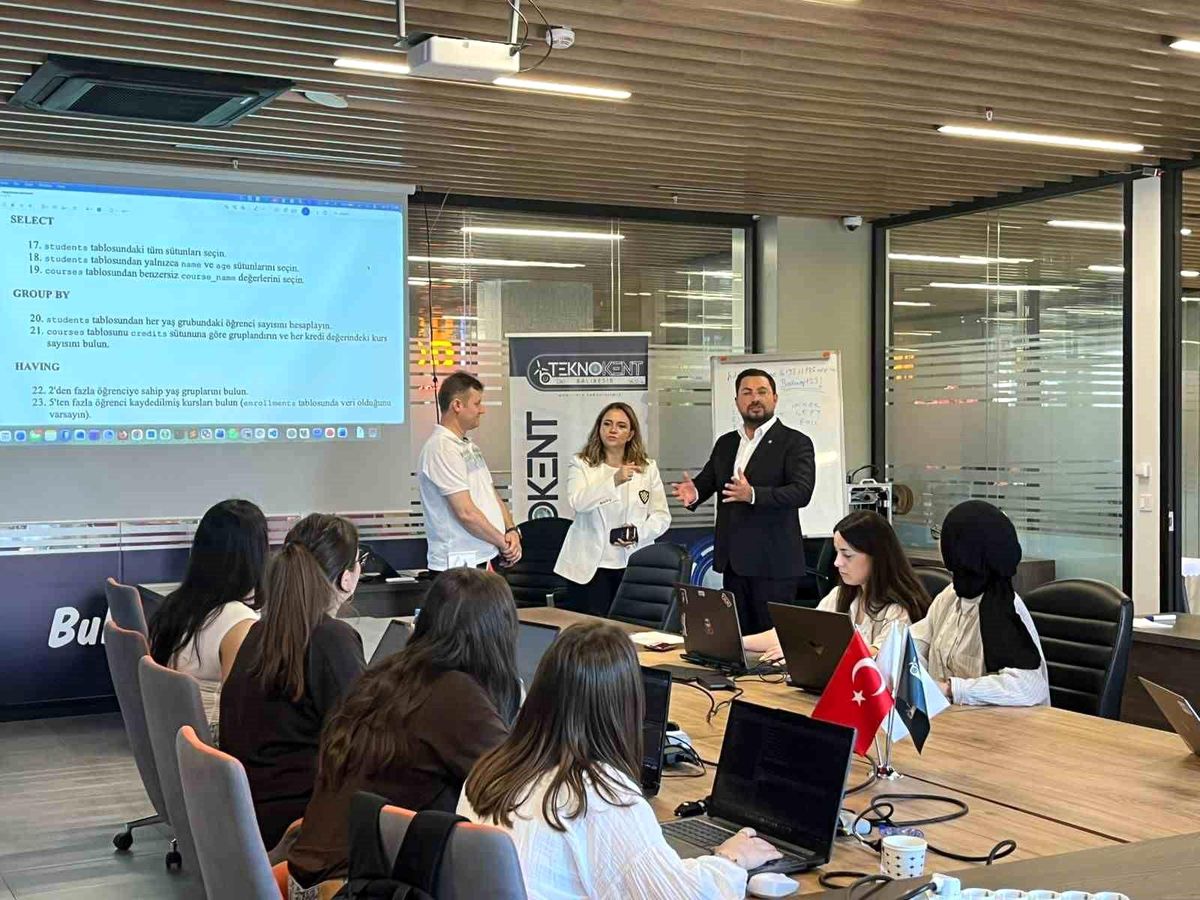 Balıkesir Teknokent'te Veri ve Yapay Zekâ Eğitim programı ba