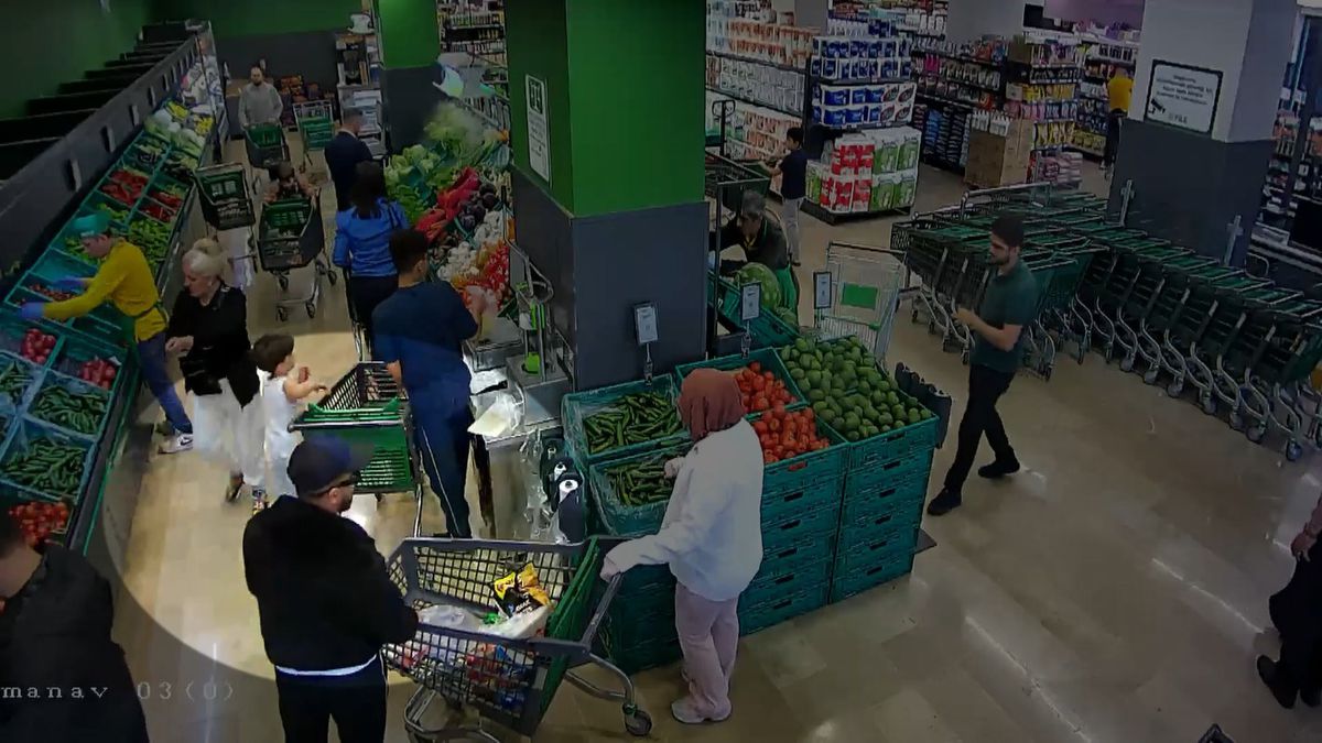 Başakşehir'de marketteki müşterinin altın ve döviz dolu çant