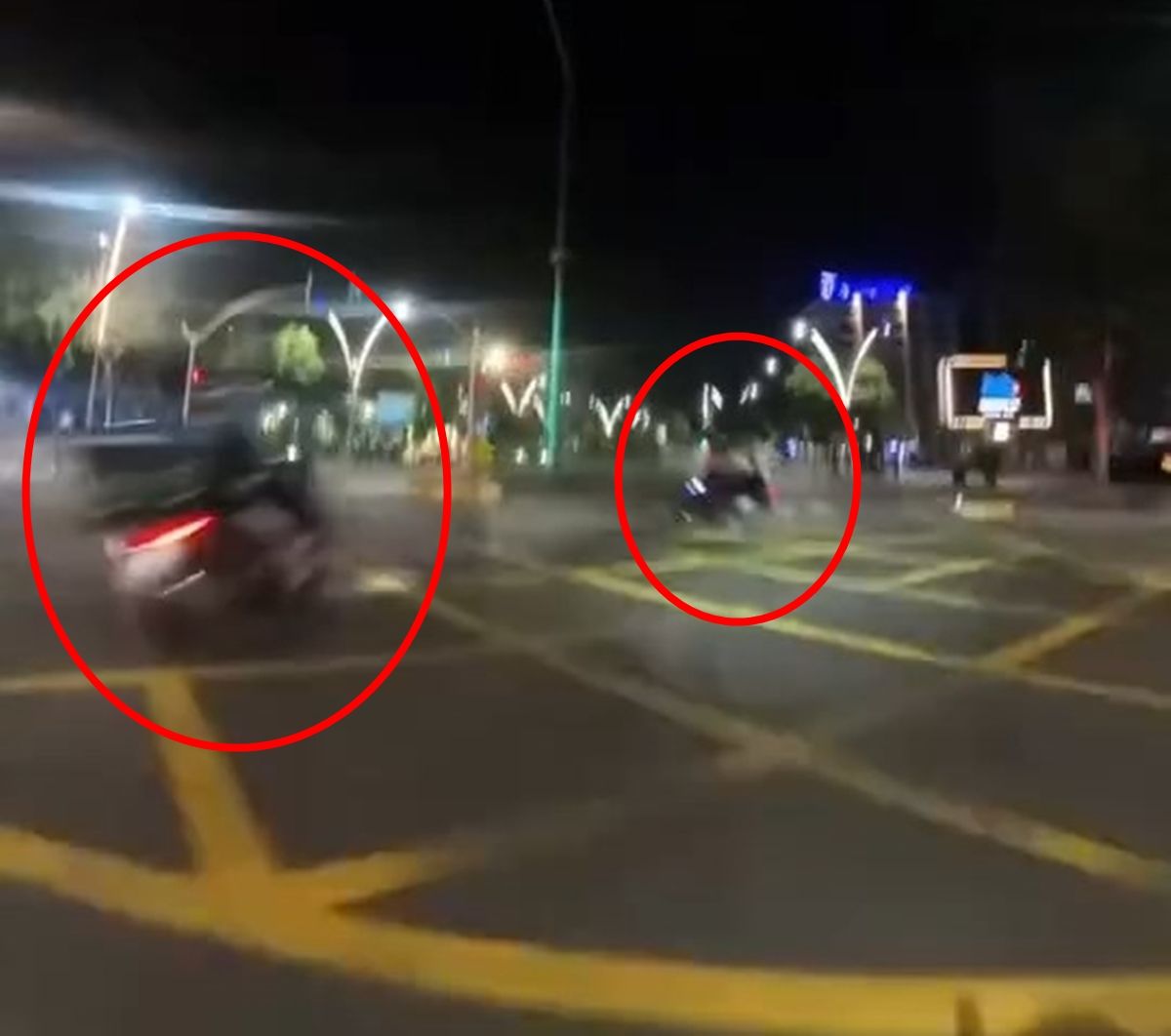 Batman'da iki motosikletin çarpıştığı kaza kamerada