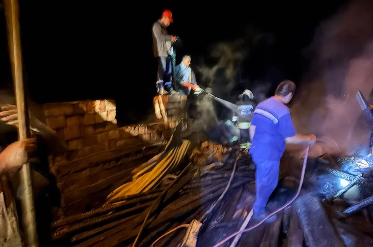Beyşehir'deki yangında depo ve garaj kullanılamaz hale geldi