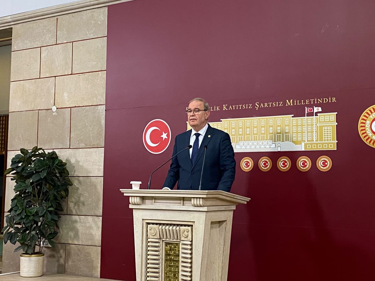 Faik Öztrak: 'Hiçbir CHP'li partimizi bagaj olarak görmez, k