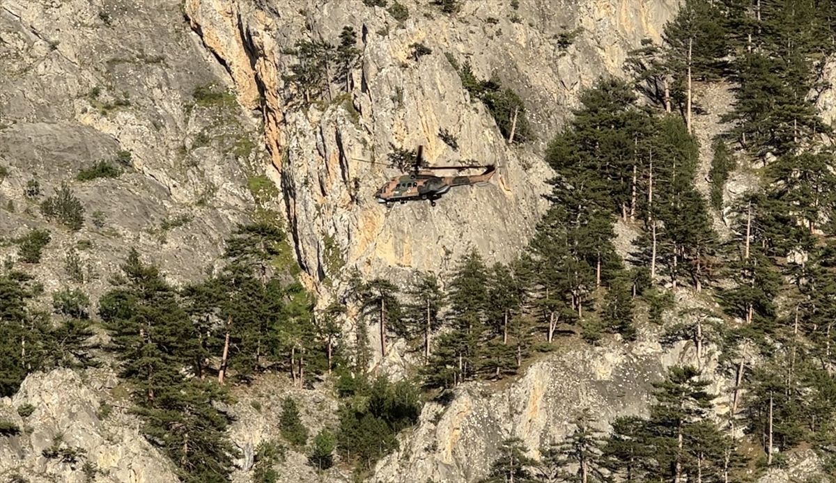 Çorum'da sarp arazide mahsur kalan vatandaşı helikopterle kurtarmak için operasyon başlatıldı