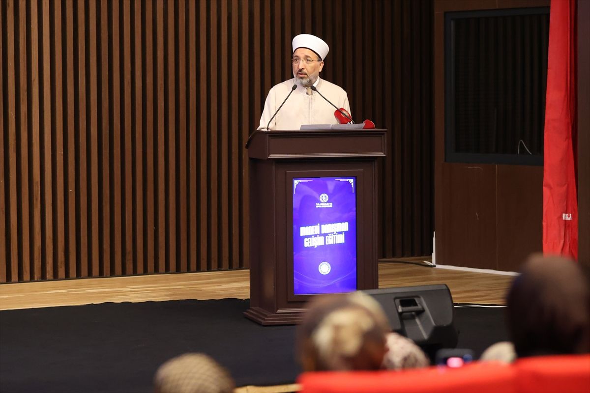 Diyanet İşleri Başkanı: Gençlere manevi rehberlik önemli