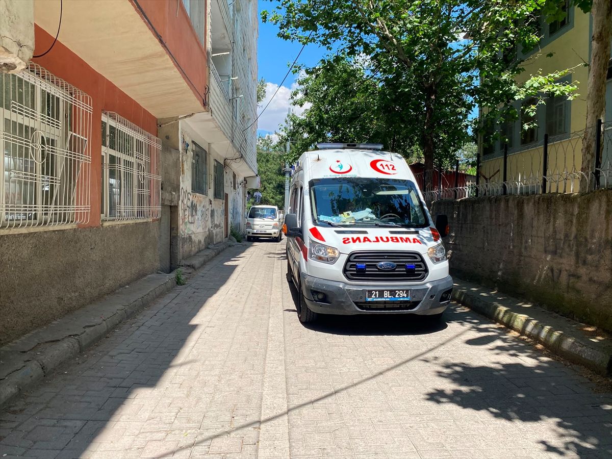 Diyarbakır'da yangın çıkan ev kullanılamaz hale geldi