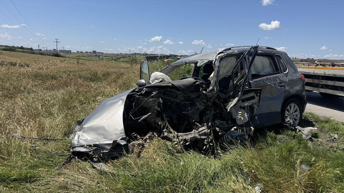 Edirne'de tır ile SUV tipi aracın çarpıştığı kazada 1 kişi yaralandı