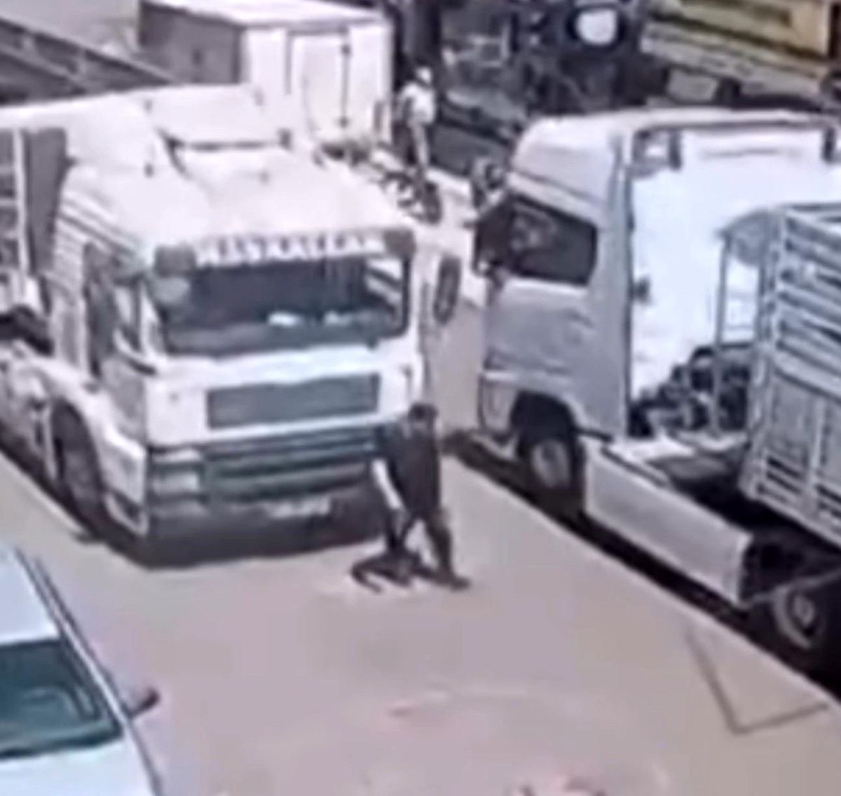 Edirne'de tırın altında kalan yaya hayatını kaybetti