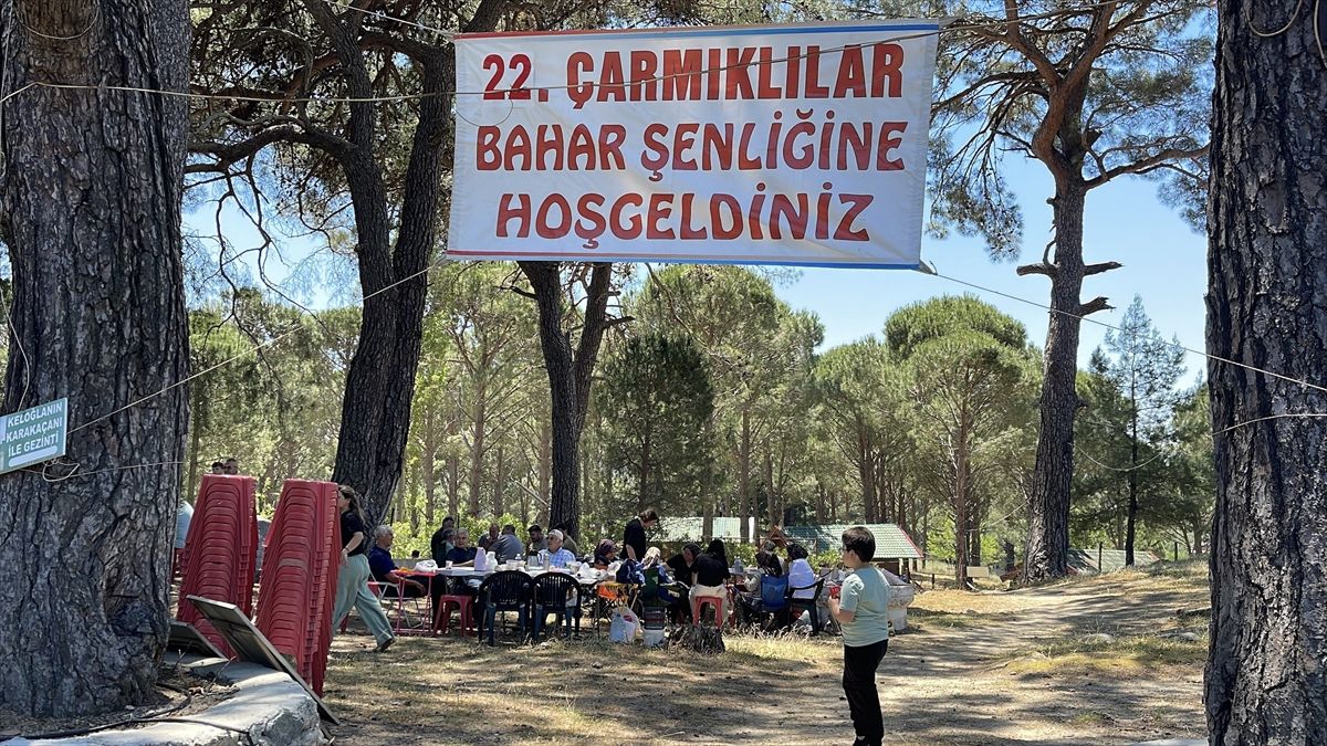 Edremit'te '22. Geleneksel Çarmıklılar Bahar Şenliği' gerçekleştirildi