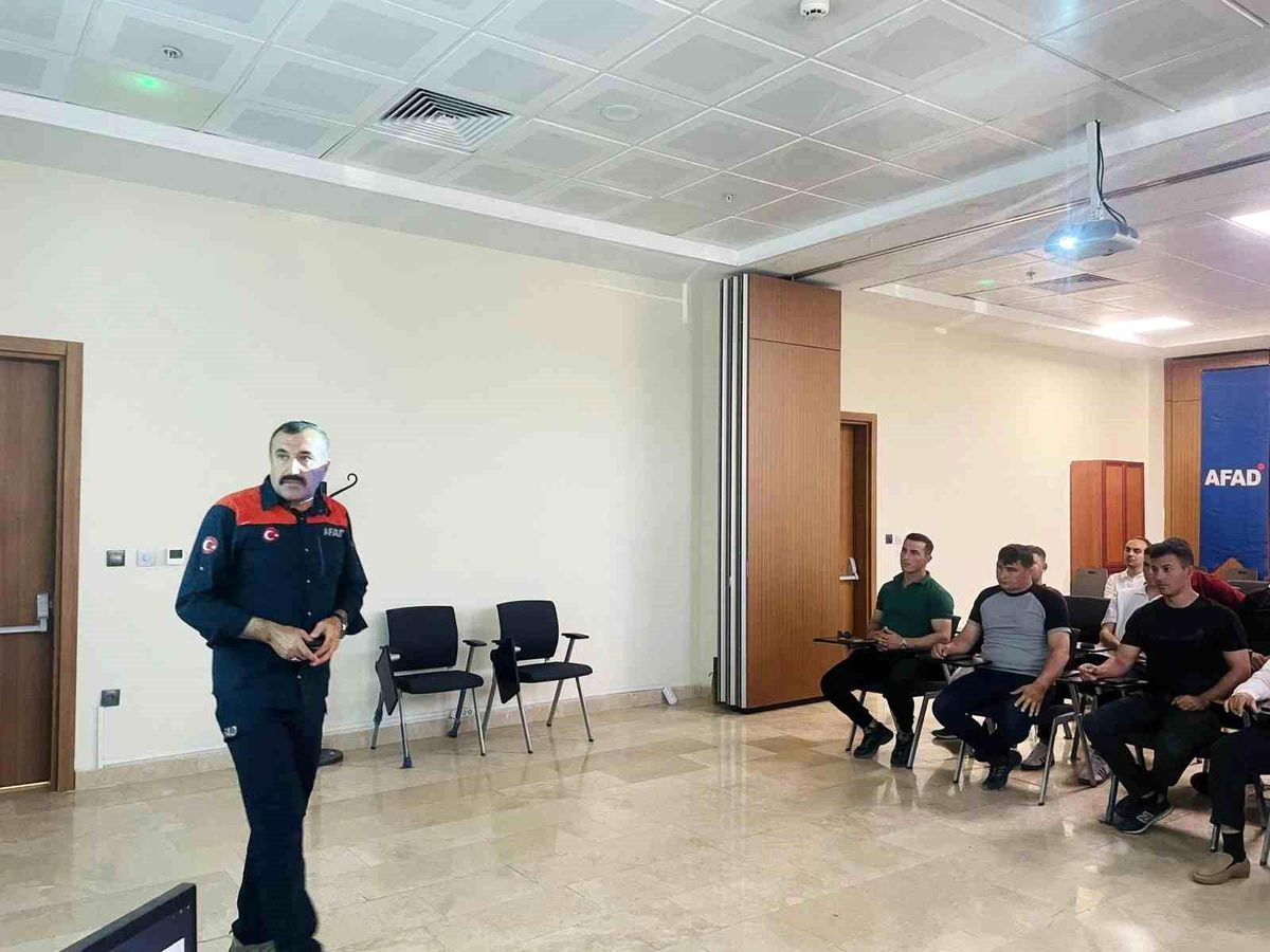 Elazığ'da arama-kurtarma ve trafik kazalarına müdahale eğiti