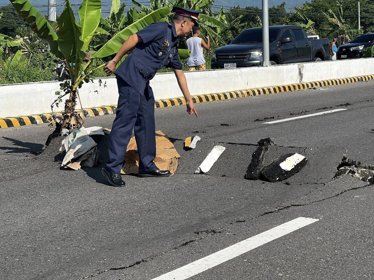 Endonezya, Filipinler'deki Depremin Ardından Verdiği Tsunami