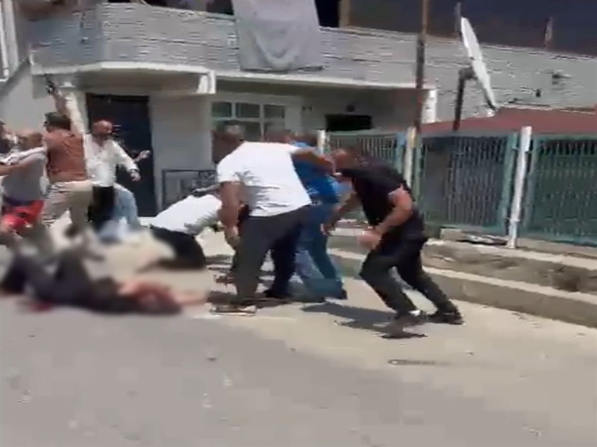Eşini sokak ortasında bıçaklayarak öldüren şüpheli tutukland