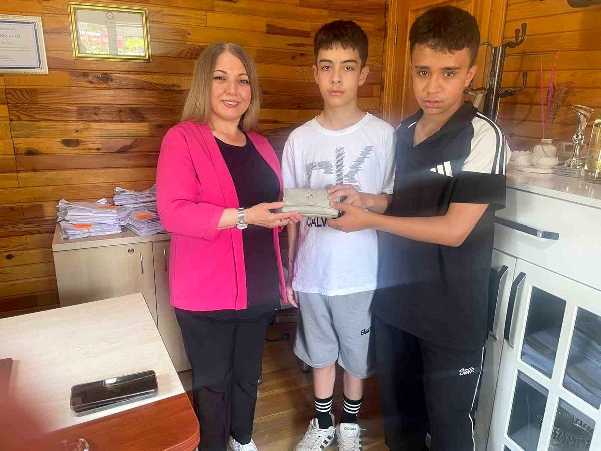 Eskişehir'de çocuklardan örnek davranış