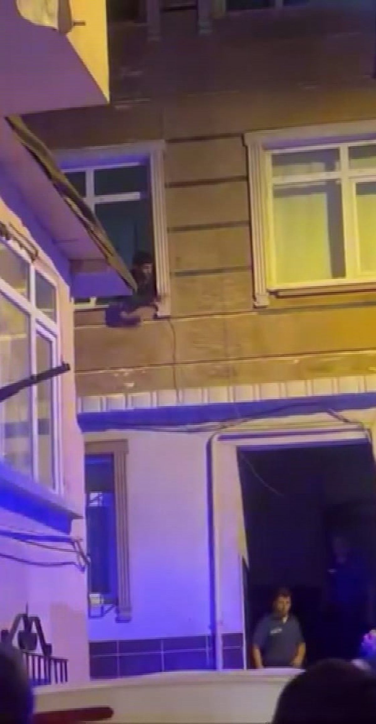 Fatih'te annesinden para istedi, alamayınca bıçakla rehin al