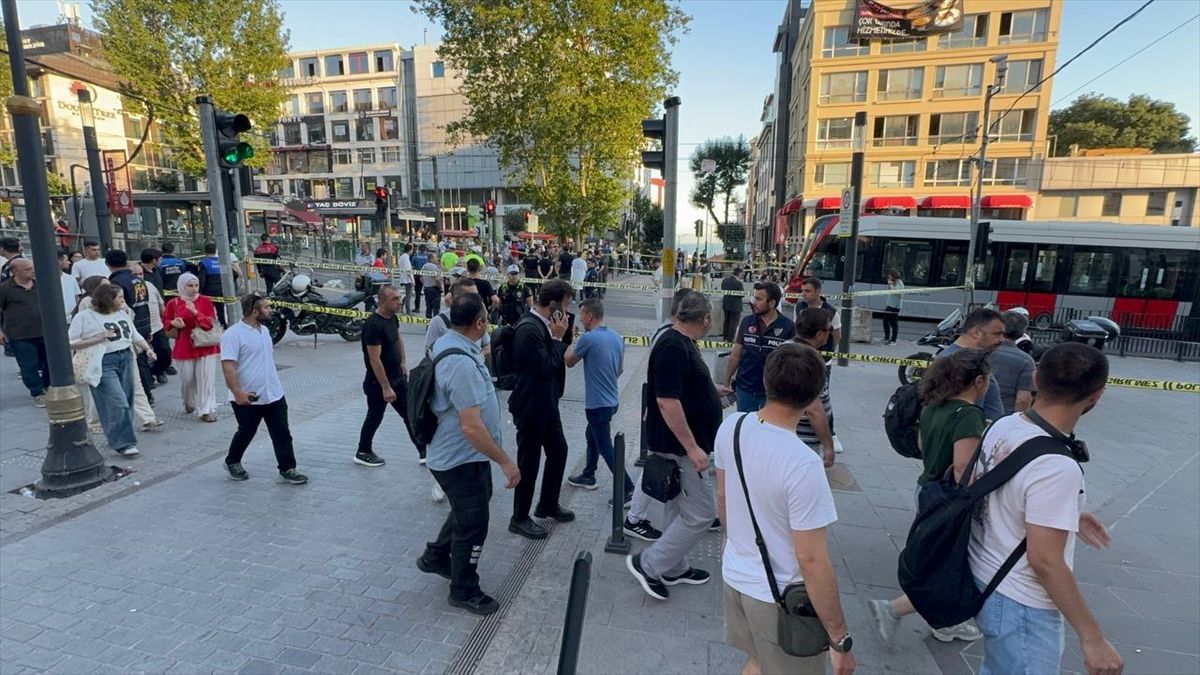 Fatih'te tramvayın altında kalan çocuk öldü