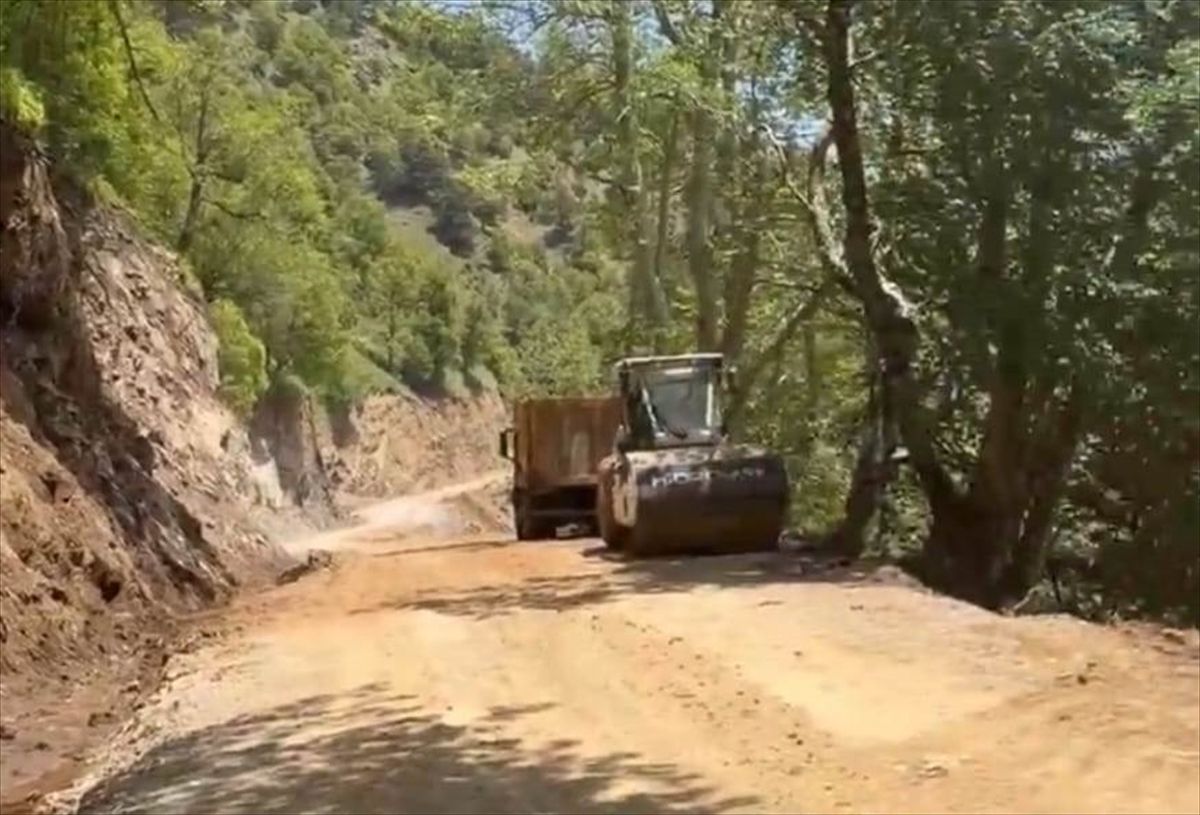 İslahiye'de heyelan sonrası temizlenen yol