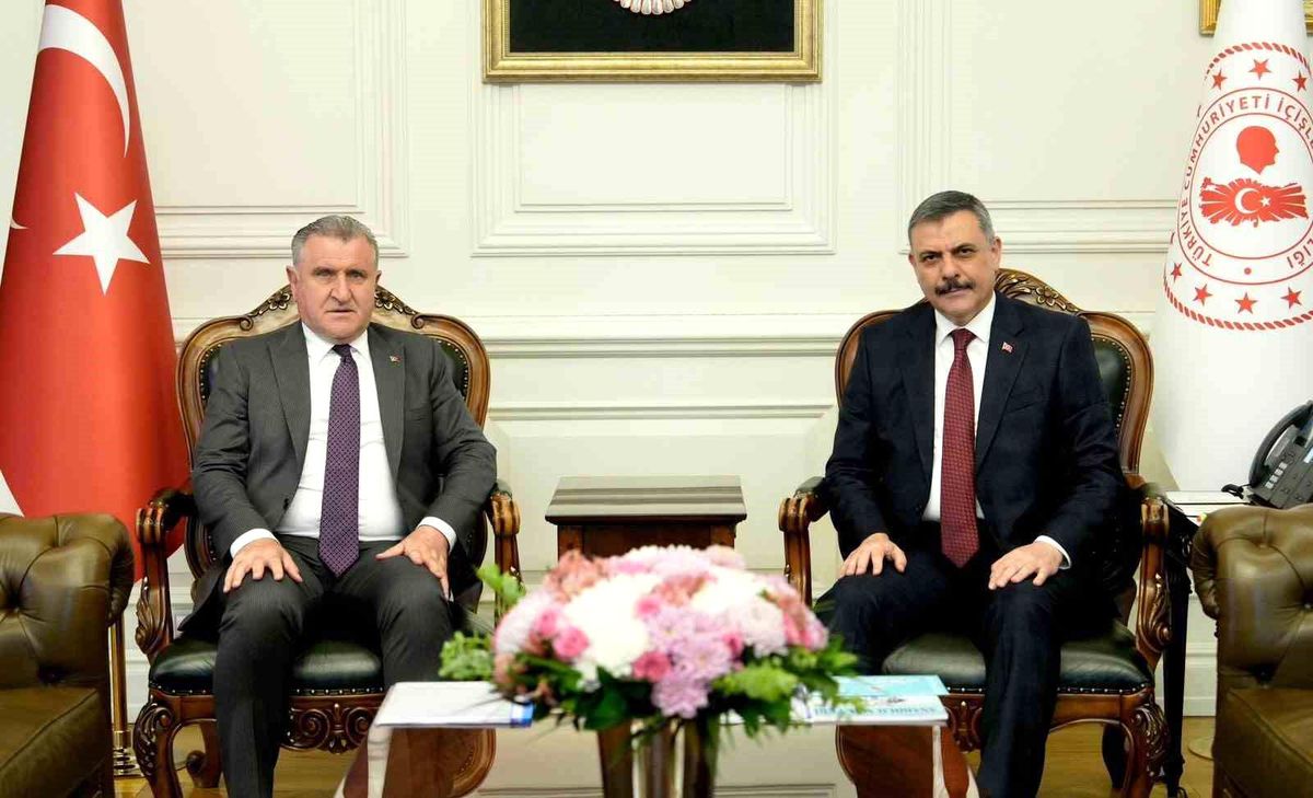 İçişleri Bakanı Çiftçi, Gençlik ve Spor Bakanı Bak ile görüş