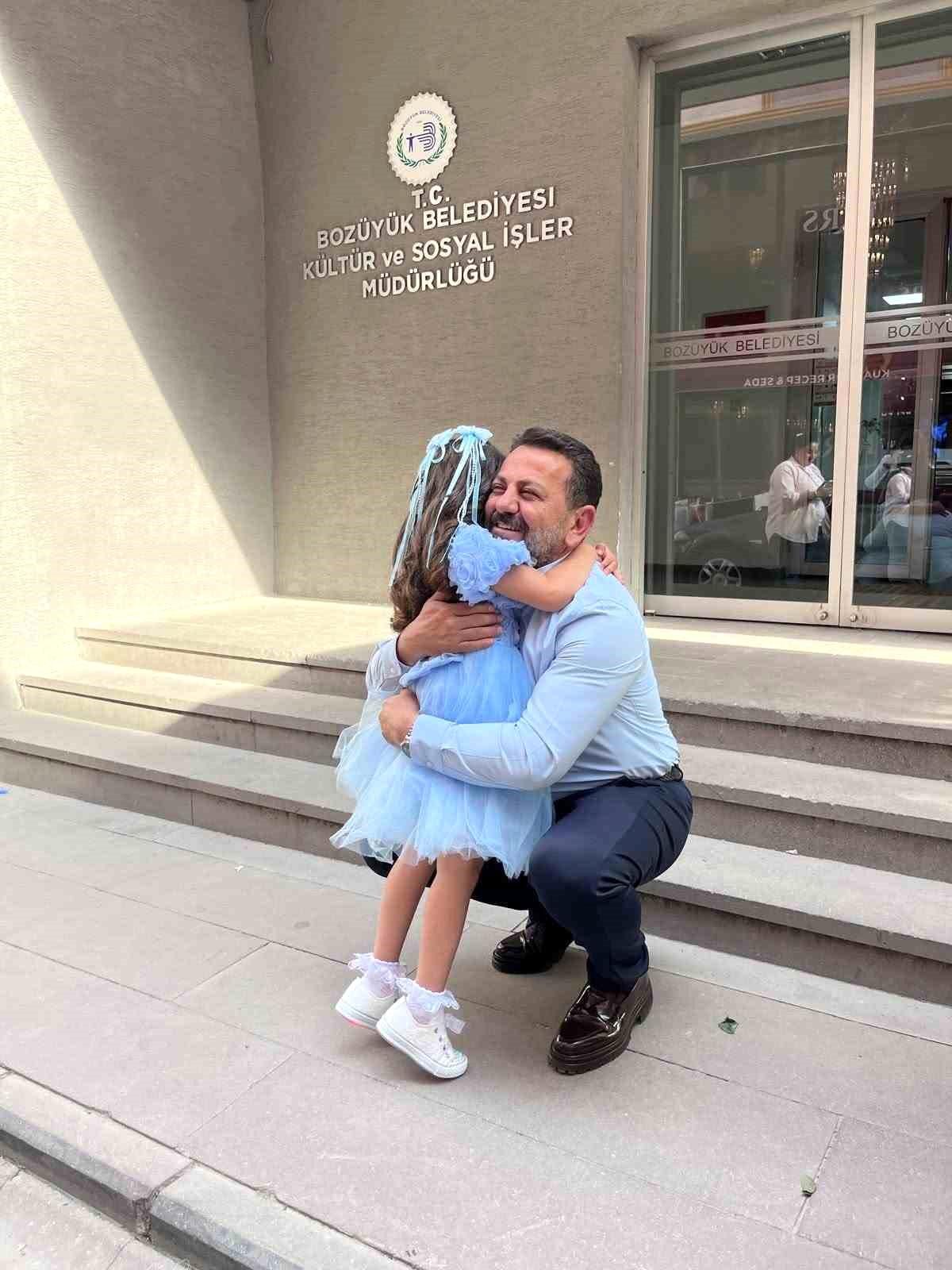 İl Müdürü İlhan, koruyucu aile çocuğunun heyecanına ortak oldu
