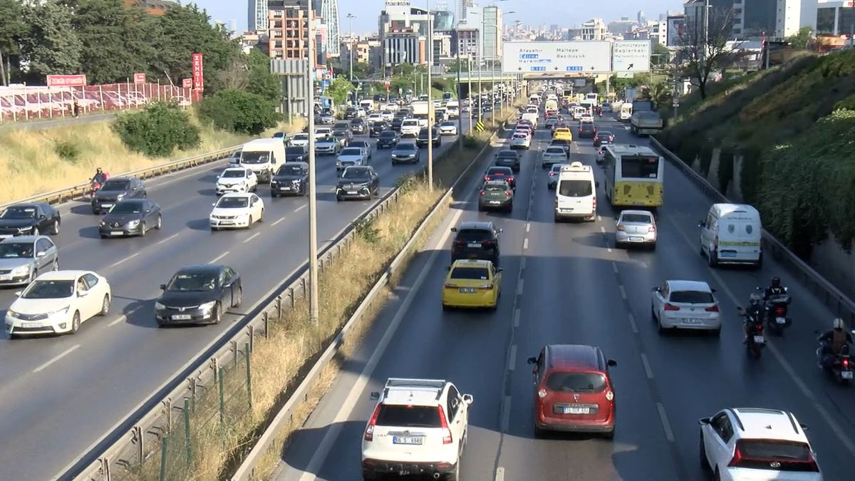 İstanbul'da haftanın ilk iş gününde trafik yoğunluğu yüzde 6