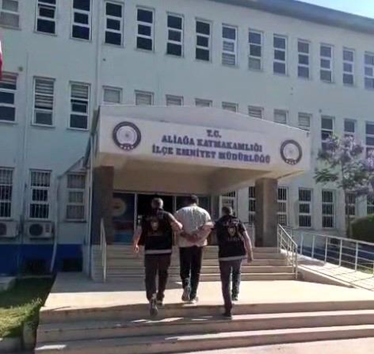 İzmir'de 18 yıl hapisle aranan firari Aliağa'da yakalandı