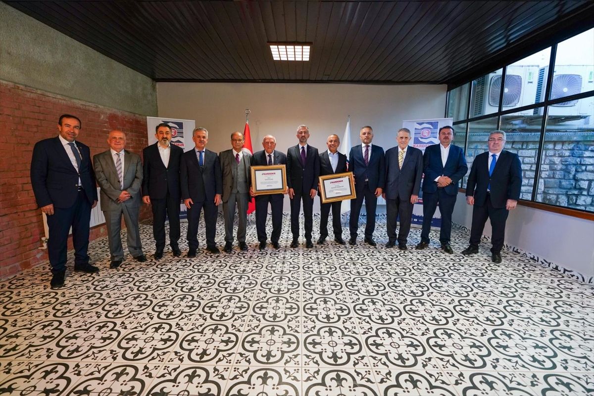 KARDEMİR'de Güleç'e ve Yolbulan'a onursal başkanlık ünvanları verildi