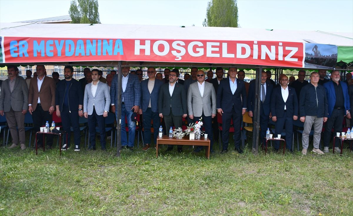 Kars'taki köyde 111. kez güreş şenlikleri düzenlendi