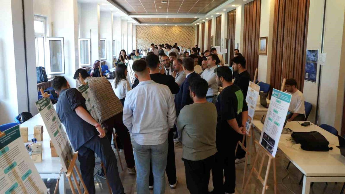 KBÜ Bilişim Teknolojileri MYO'da bitirme projeleri tanıtıldı