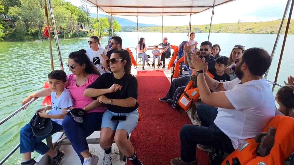 Kütahya Enne Barajı'nda tekne turları sezonu açıldı