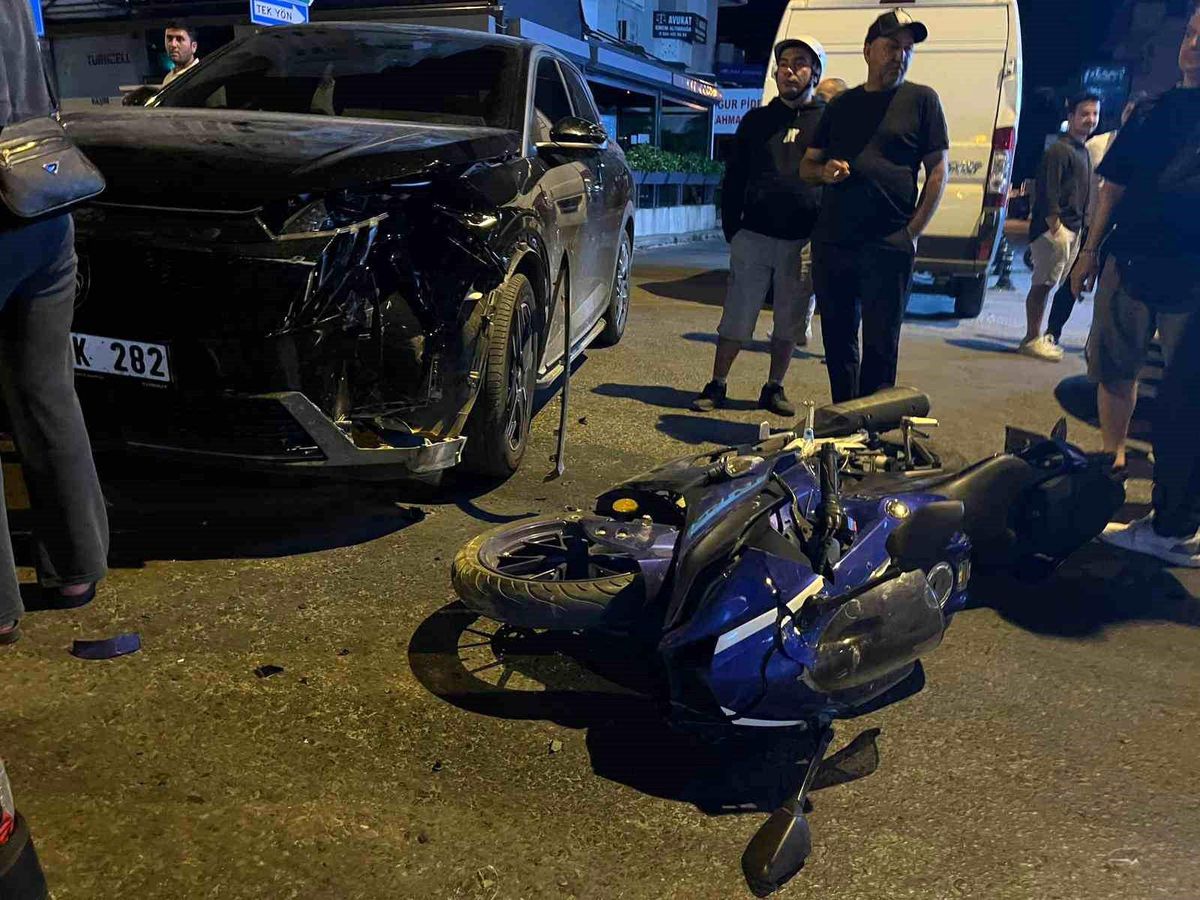 Menteşe'de ters yönden çıkan otomobil kazaya neden oldu