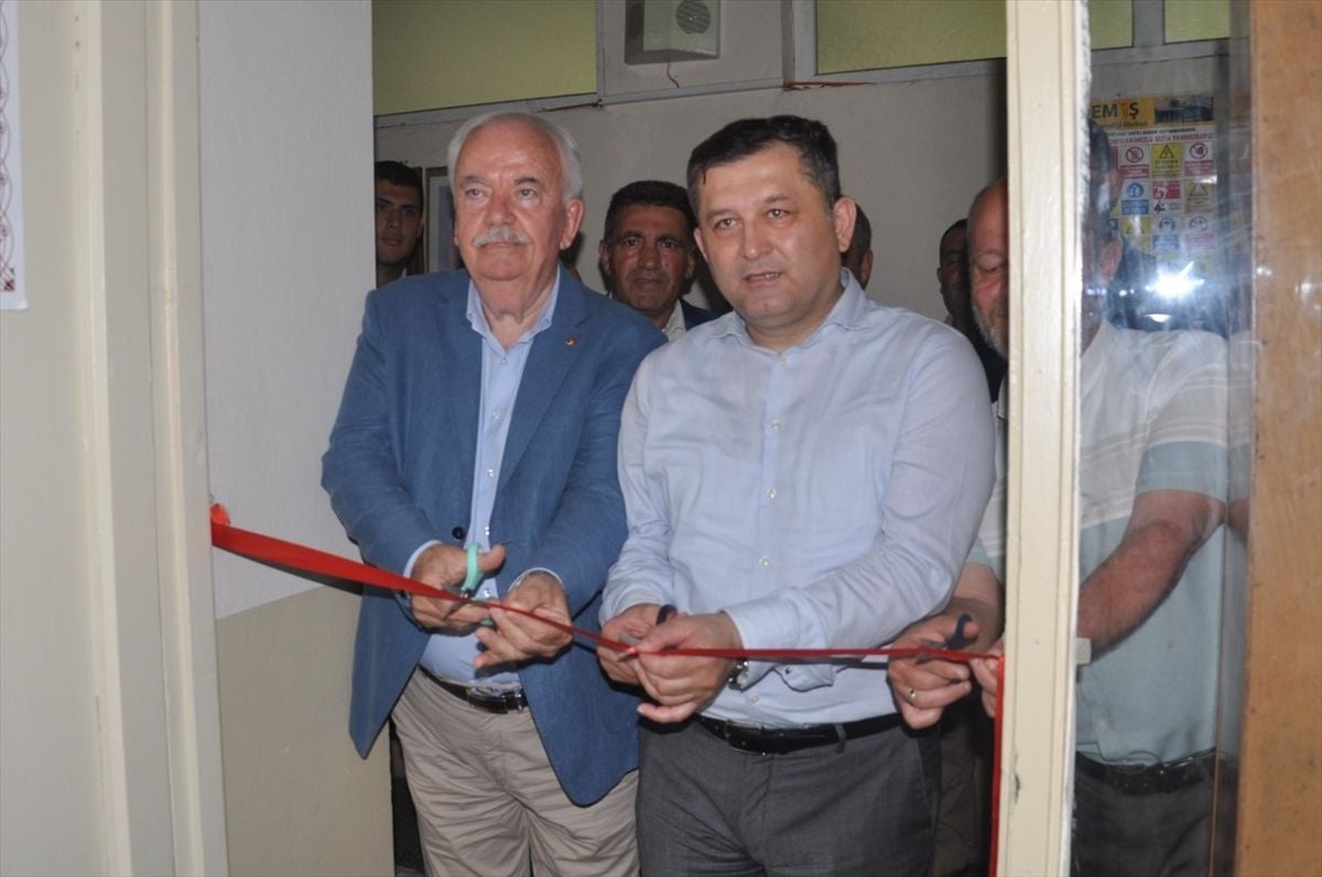 Ödemiş'te lisede bilgisayar laboratuvarı açıldı