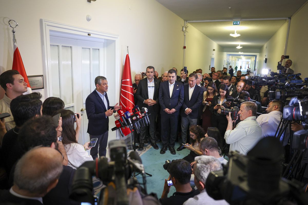 Özgür Özel: 'Yarın Grup Toplantımızı Yapacağız, Kürsüyü Atan