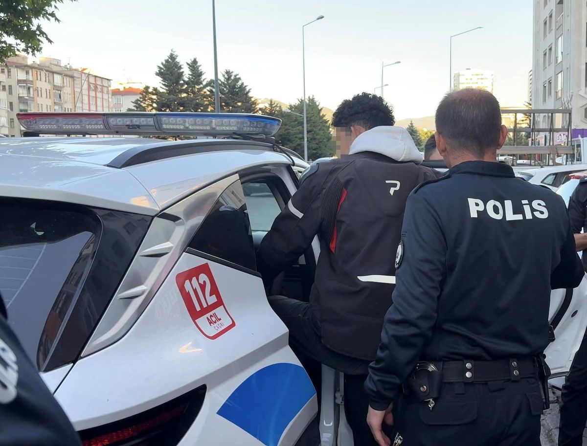 Polis ekipleri kız arkadaşına zarar vereceği iddia edilen şa