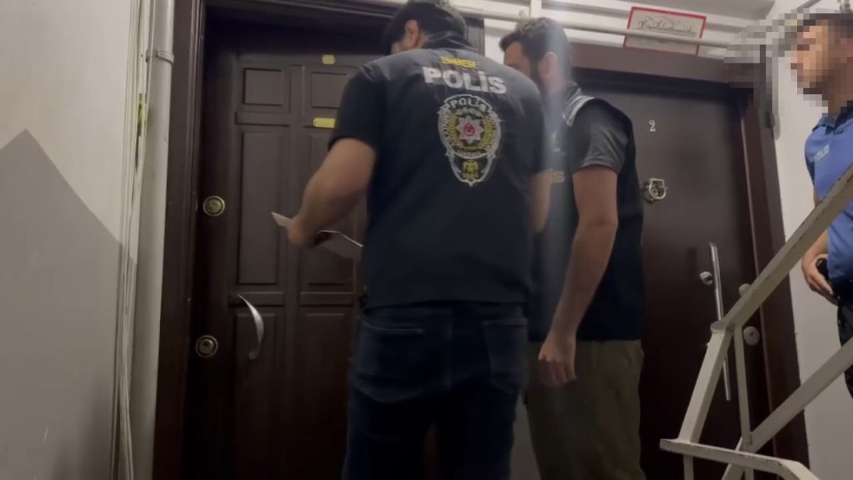 Sahte dolarları ATM'lerden sisteme sokup haksız kazanç sağlayan şebekeye operasyon: 9 gözaltı