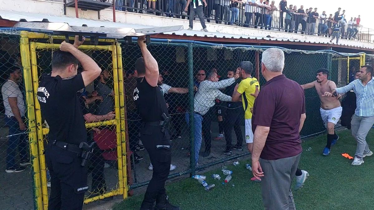 Şampiyonluk maçı sonrası kavga: 5 kırmızı kart çıktı