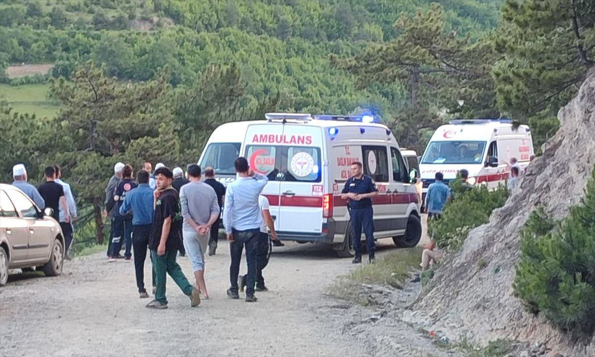 Samsun'da uçuruma yuvarlanan traktördeki 1 kişi öldü, 1 kişi yaralandı