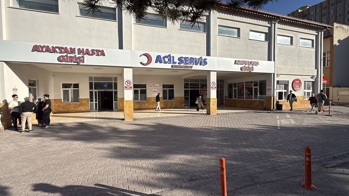 Sivas'ta inşaat işçisi, baltayla 3 kişiyi ağır yaraladı