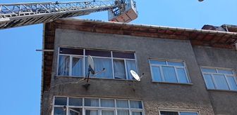 Sultangazi'de apartmanın çatısında çıkan yangın söndürüldü