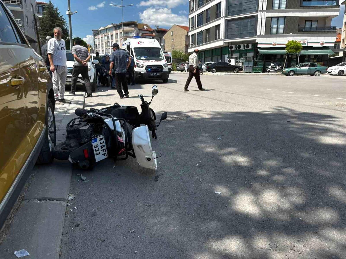 Tavşanlı'da trafik kazası, 2 yaralı