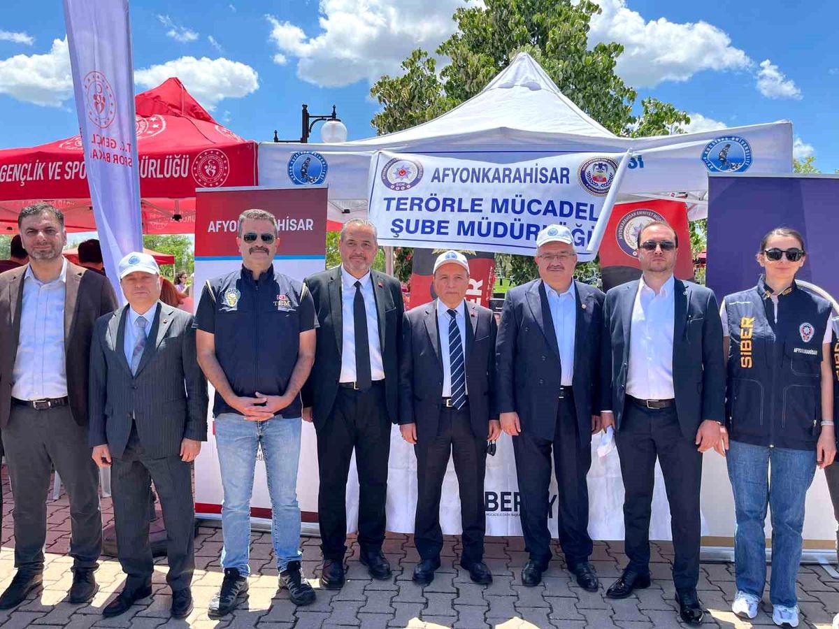 Üniversite gençliğine terör tuzaklarına karşı "El Ele" uyarı