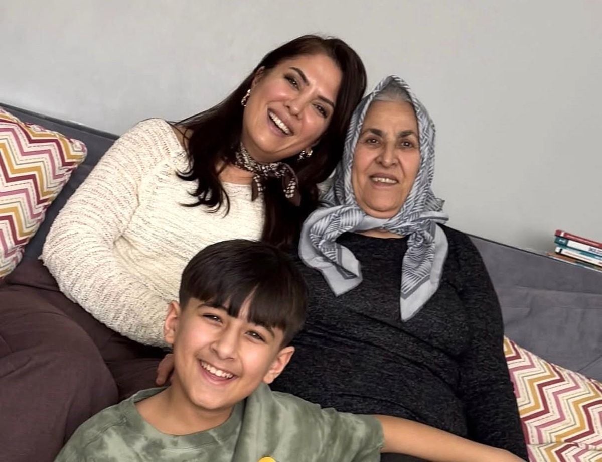 Ünlü yazar Dilek Cesur'un annesi gözyaşları içinde toprağa v