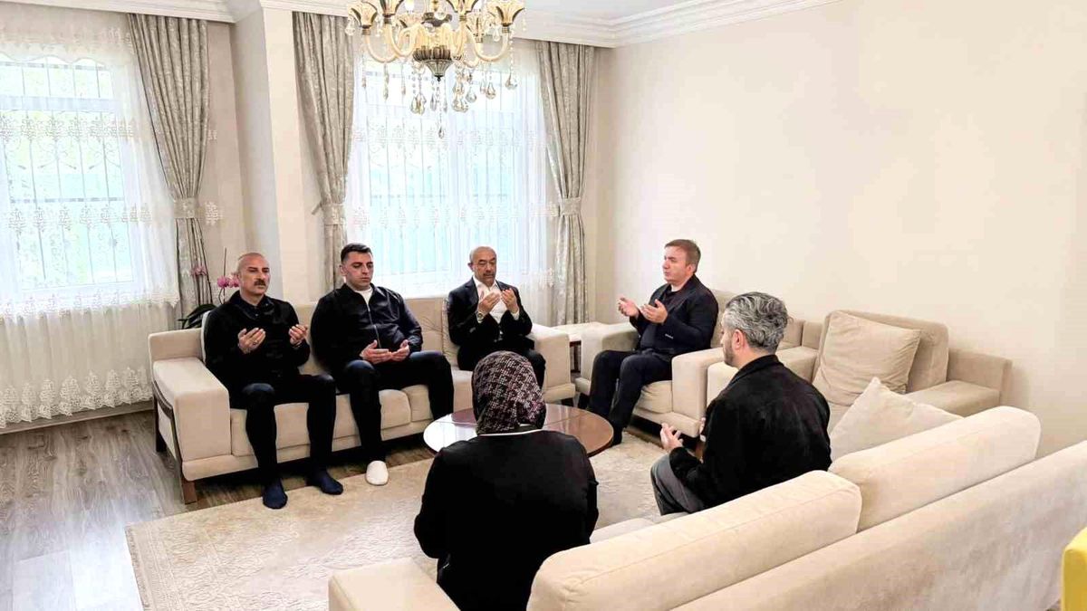 Vali Aydoğdu'dan İl Milli Eğitim Müdürü Kartal'a taziye ziya