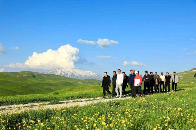 Vali Karakaya, Sütey Yaylası'nda doğa yürüyüşü yaptı