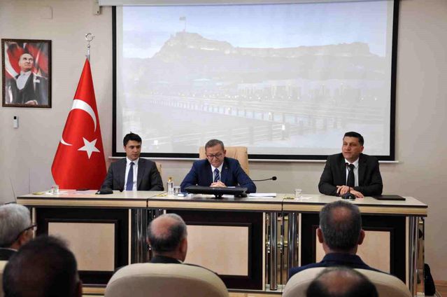 Vali Polat'tan kurumlara net mesaj: "Bahane değil, sonuç ist