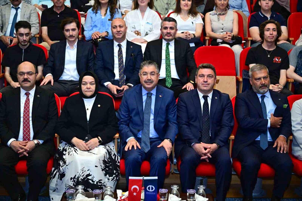 Vali Yılmaz: 'Gençlerin sesi bilimle yükseliyor'