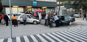 Yozgat'ta park halindeki araçlara çarpan otomobilde 5 yaralı