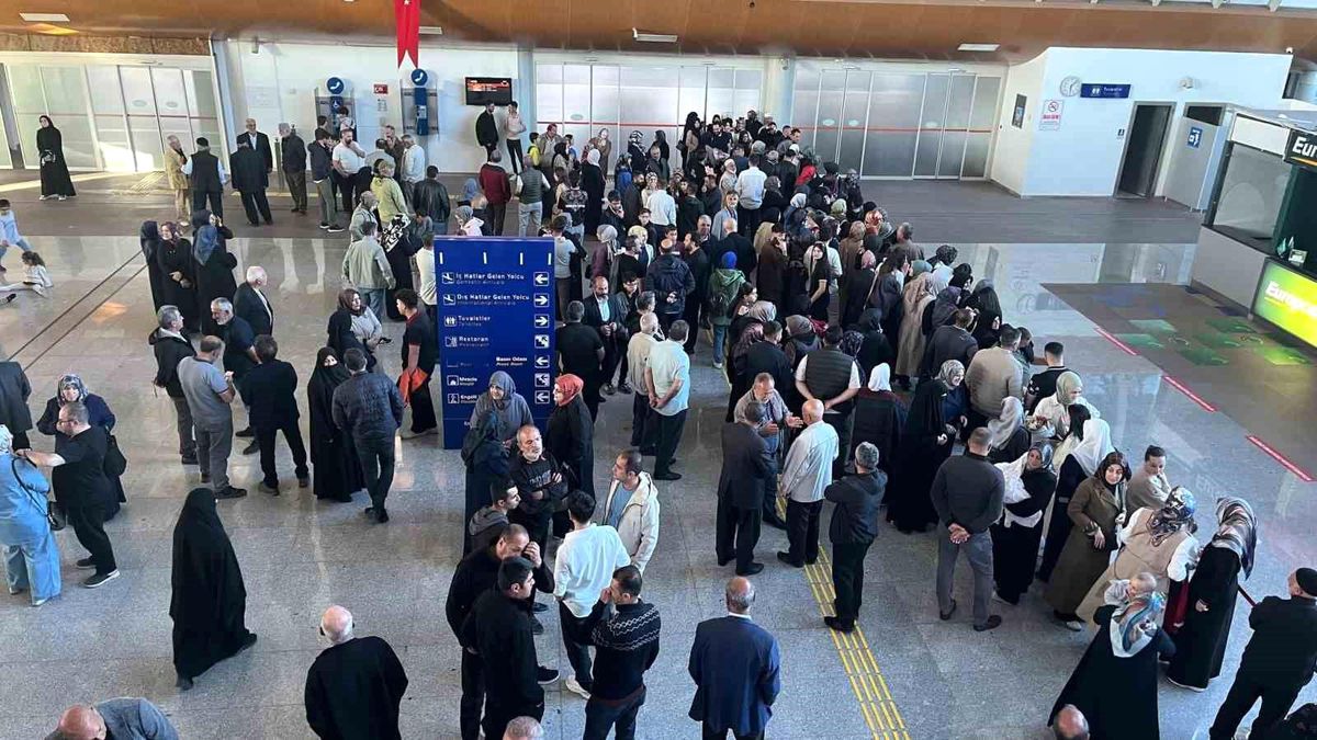 193 kişilik ilk hacı kafilesi Erzincan'a döndü