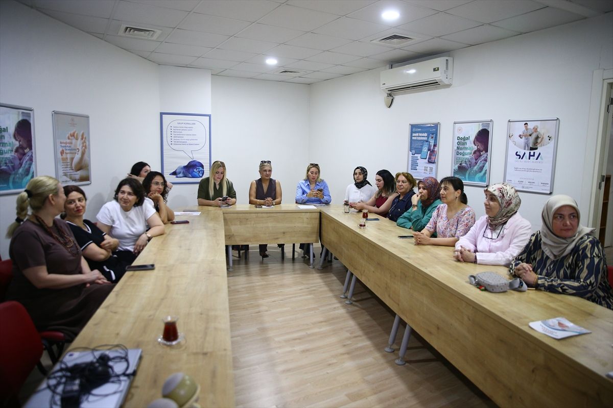 Adana'da kadın muhtarlara "Her Gebeye Bir Ebe" uygulaması an