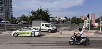 Adana'da su borusunun patladığı cadde trafiğe kapatıldı