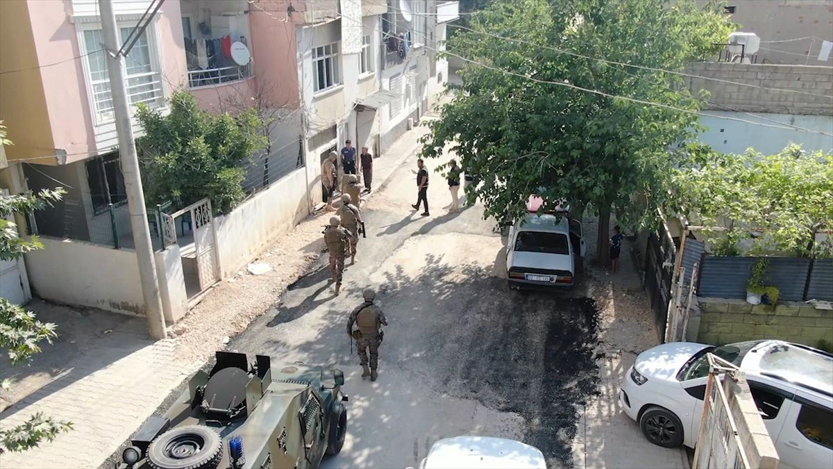 Adıyaman'da sosyal medyada "silah teşhiri" yapan 14 zanlı gö