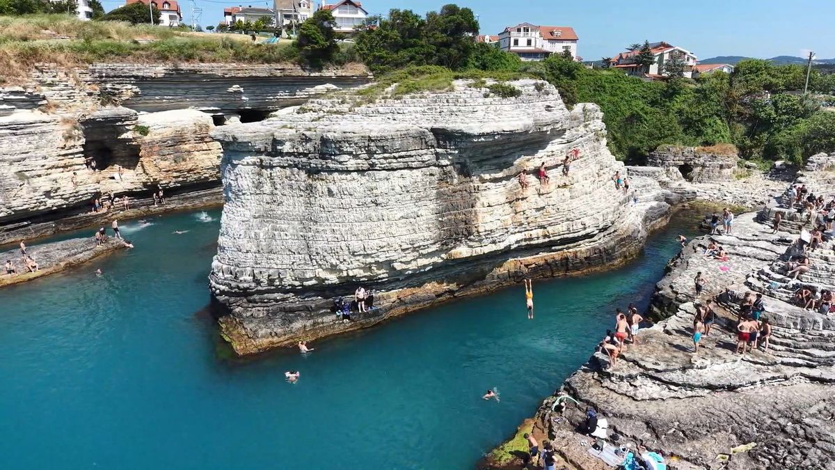 Kerpe Plajı'nda Adrenalin Dolu Anlar: Kartal Kayaları'ndan D