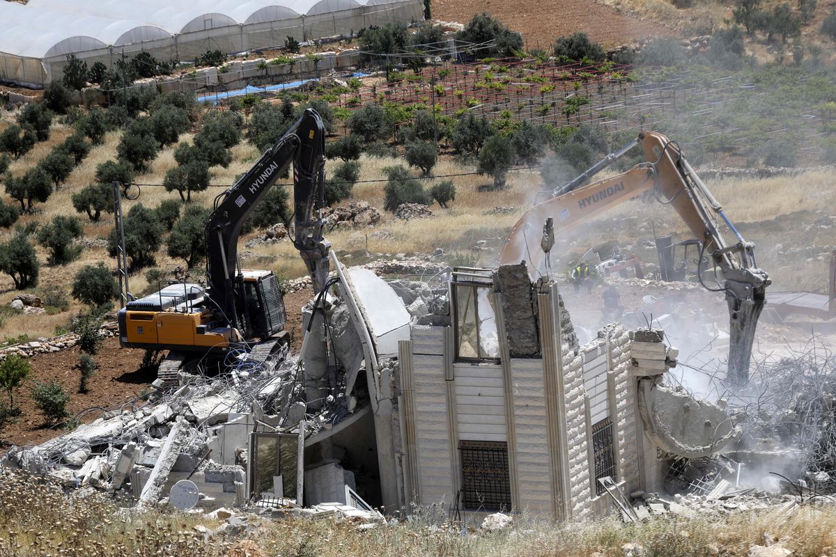 İsrail, El Halil'de Filistinlilere ait ev ve marangoz atölye